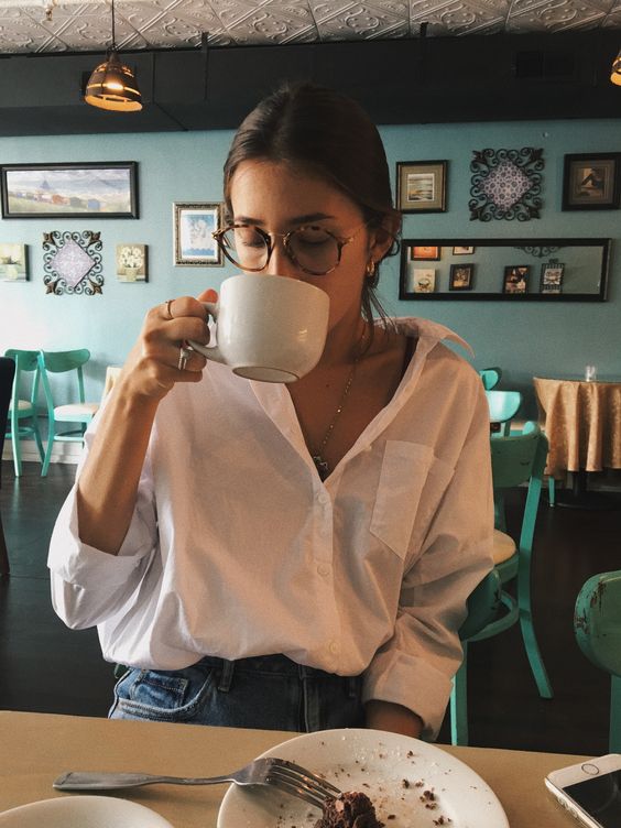 fotos estilo tumblr tomando café